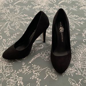 Rock & Republic 4.5” Faux Suede Heels